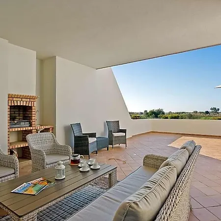 Apartmán Sleeps 4 With Pool Air Con And Wifi *