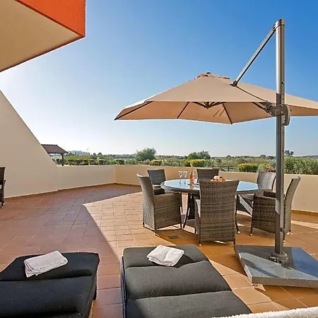 Apartmán Sleeps 4 With Pool Air Con And Wifi Vilamoura