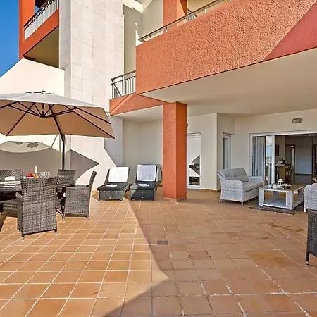 Apartmán Sleeps 4 With Pool Air Con And Wifi *