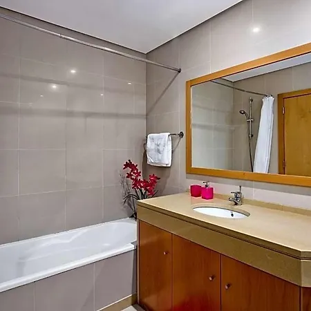 Sleeps 4 With Pool Air Con And Wifi Vilamoura
