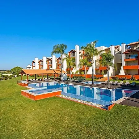 Sleeps 4 With Pool Air Con And Wifi Vilamoura