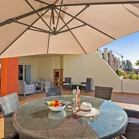Apartmán Sleeps 4 With Pool Air Con And Wifi Vilamoura