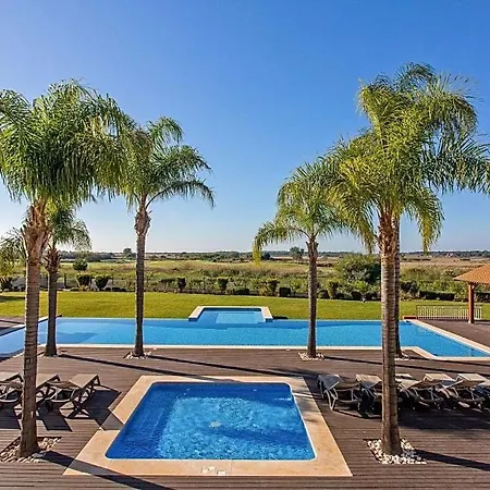 Sleeps 4 With Pool Air Con And Wifi Vilamoura