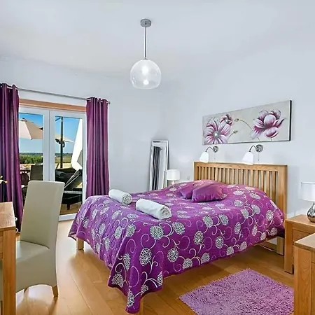 Sleeps 4 With Pool Air Con And Wifi Vilamoura