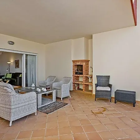 Sleeps 4 With Pool Air Con And Wifi