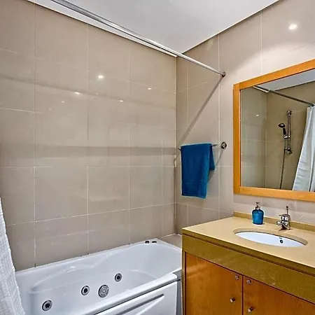 Sleeps 4 With Pool Air Con And Wifi Apartamento *