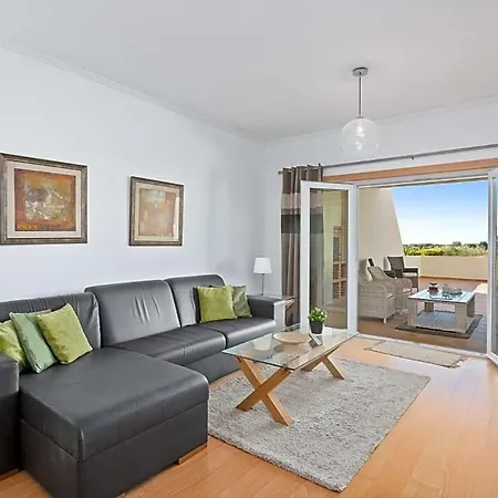Sleeps 4 With Pool Air Con And Wifi Vilamoura